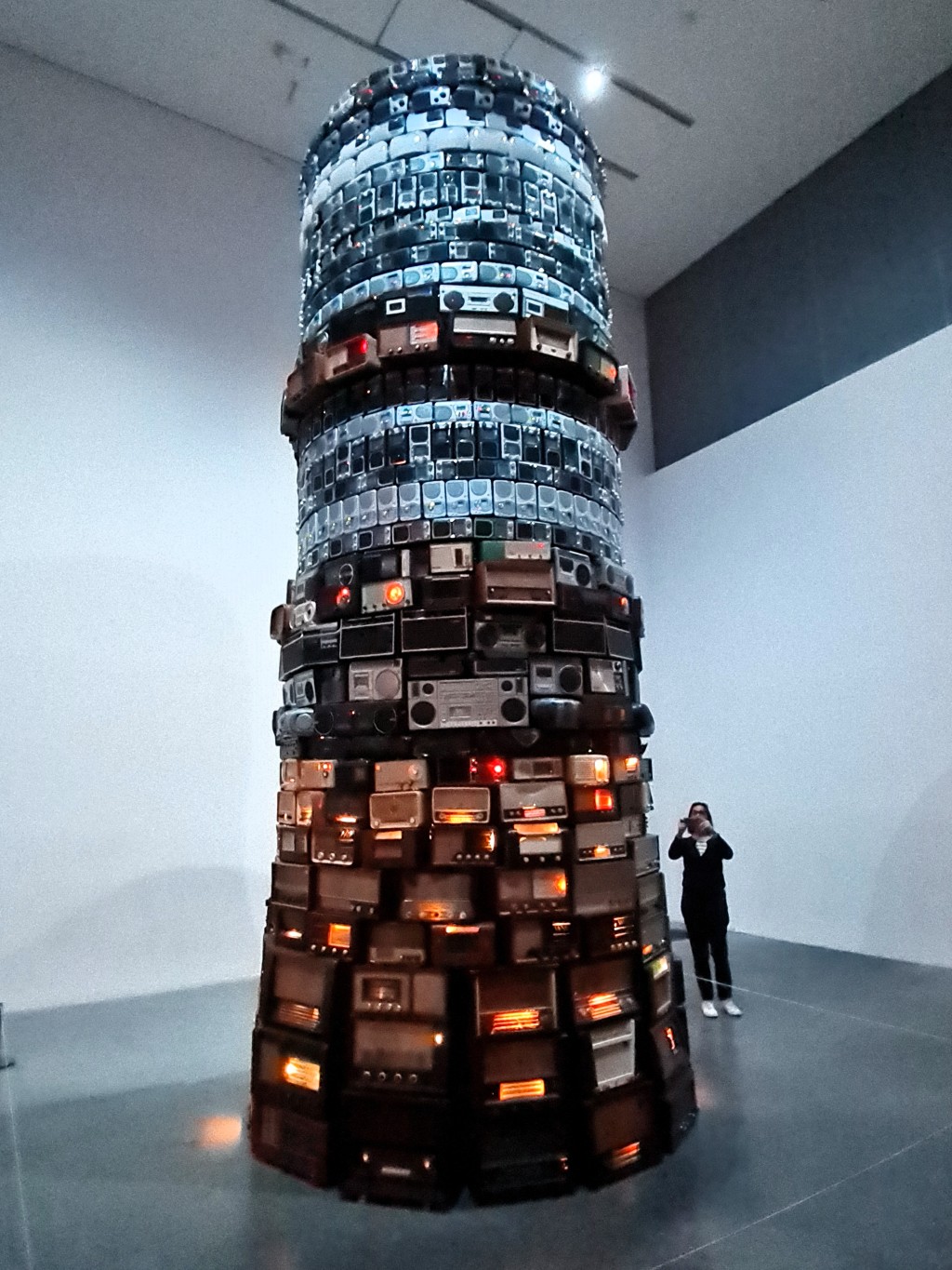 Babel, la torre feta de ràdios